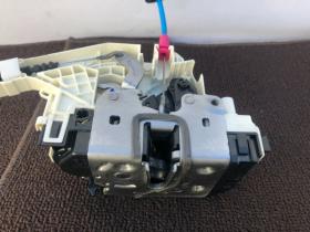 Automotive ME9219 - CERRADURA 2047303035